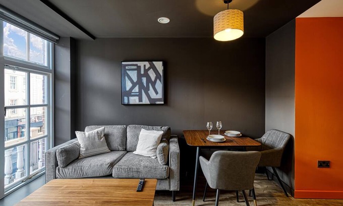 Southport Apartment | Renaissance 7: 1 BR in Southport's Premier Block