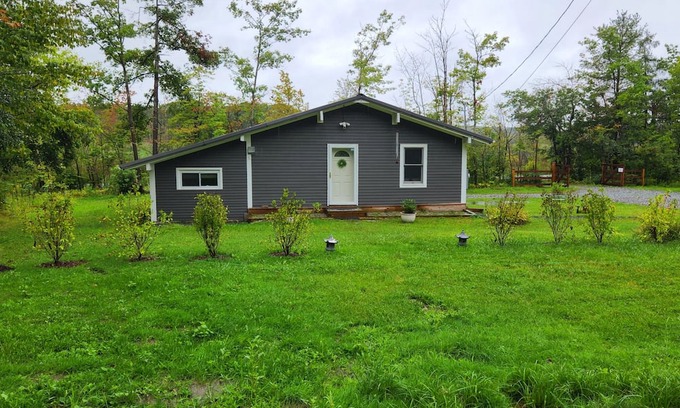 Richmond Cottage | Charming 2-bedroom cottage with WiFi, AC in lovely Richmond