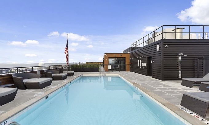 Lynn Apartment | Luxurious Rooftop stay 5 min from Beach