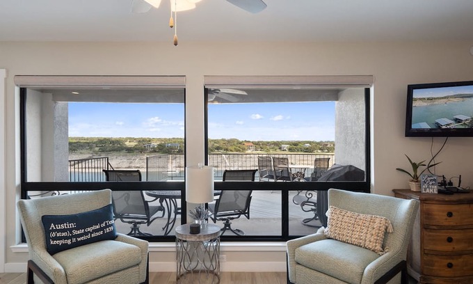 Briarcliff Condo | Classy Lake Travis condo with a pool and Hot tub