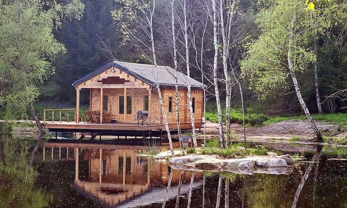 Saint-Martin-du-Puy Ski Chalet | Lacustre, Cabane Pilotis sur L'eau un Hébergement Insolite au lac de Chaumeçon