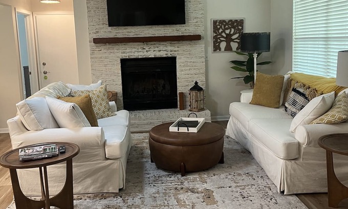 Mandarin House | Newly Renovated Beautiful Home 2minutes from St.Johns River and Public Parks