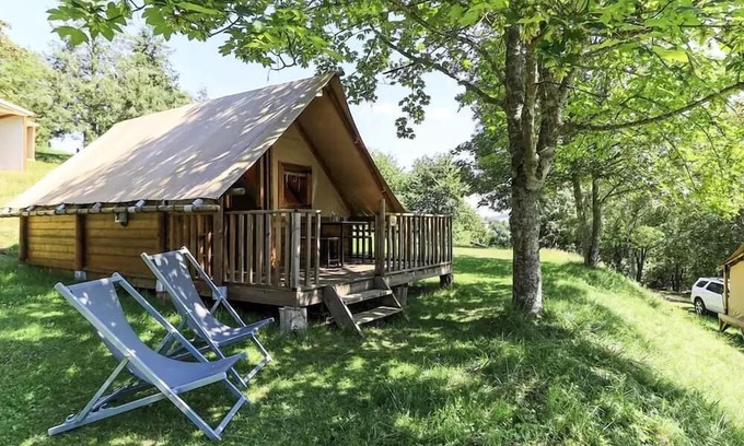 Saint-Point House | Flower Camping du Lac de Saint Point Lamartine - Saône et Loire - Southern Burgundy * - Premium mobile home 35m² - 3 bedrooms - Castle view - covered terrace for 6 people