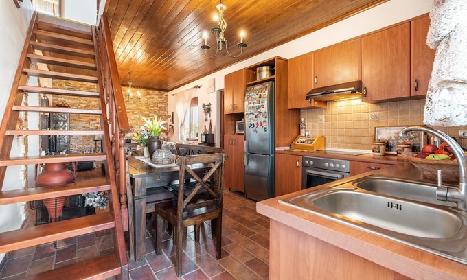 Istrios Villa | Country House 'Nicolas Traditional House Istrios' with Private Terrace and Air Conditioning