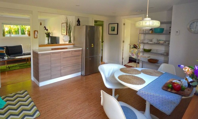 Grandview-Woodland House | Bright and Stylish Two Bedroom