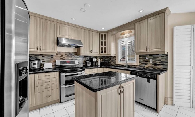 East Credit House | Charming Private Room & Ensuite in Shared Home