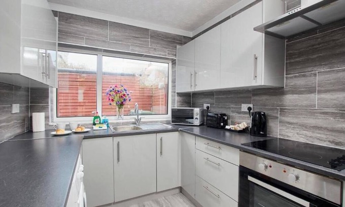 Goole House | 4 Bedroom Kingston House