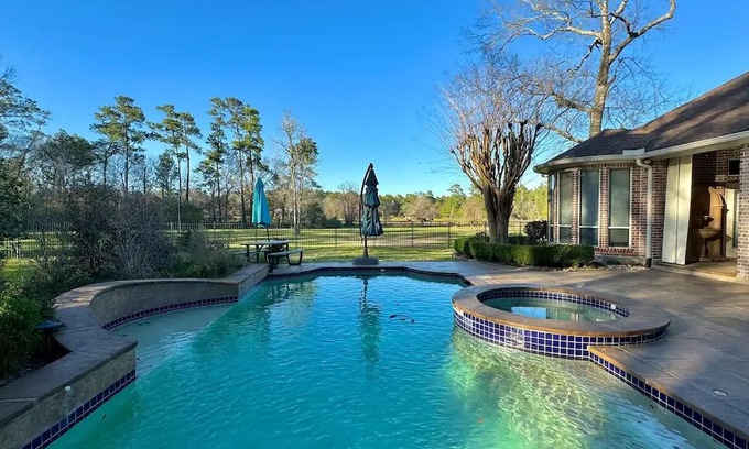 Conroe House | 5-acre Nature Retreat