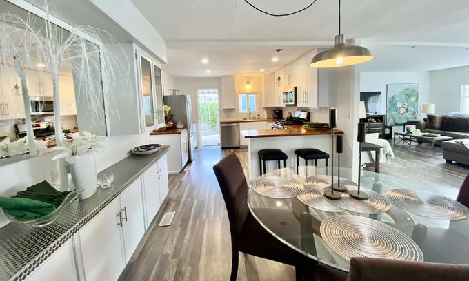 The Mesa House | Palm Springs Tiki Getaway! Pet-Friendly!