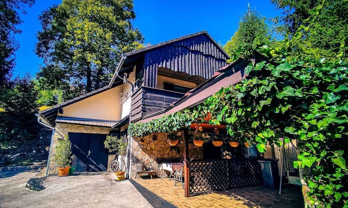 Srednje Grcevje House | Holiday home peaceful surroundings