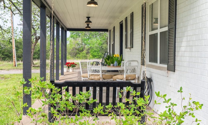 Greenville Cottage | Family Farmhouse Situated on 6 acres