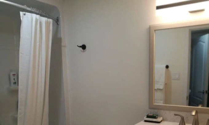 Guelph House | Beautifully 1 bedroom suite in Guelph