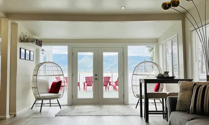 Lake Elsinore House | Peaceful Paradise Lake House / 7 bed / 12 guest