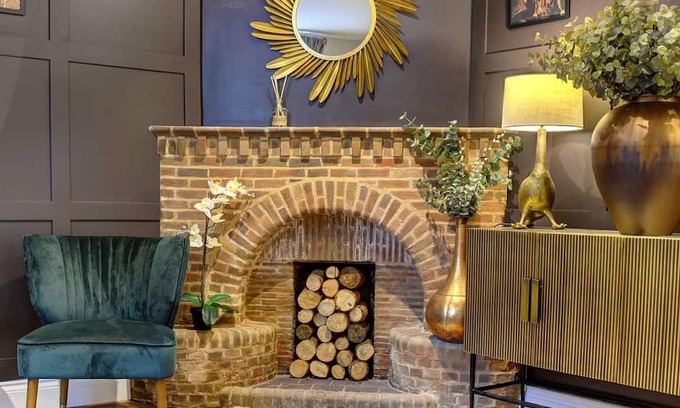 Henley-in-Arden House | Boutique bedroom within guesthouse