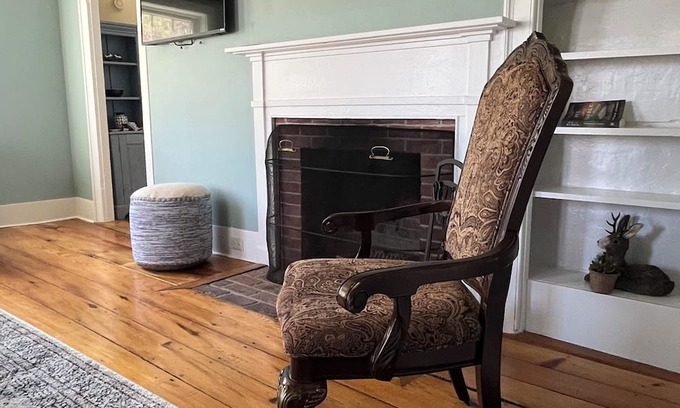 Alfred Other | Charming Farm House "Roxy's Place" near lakes&beaches, Hot Tub Retreat!