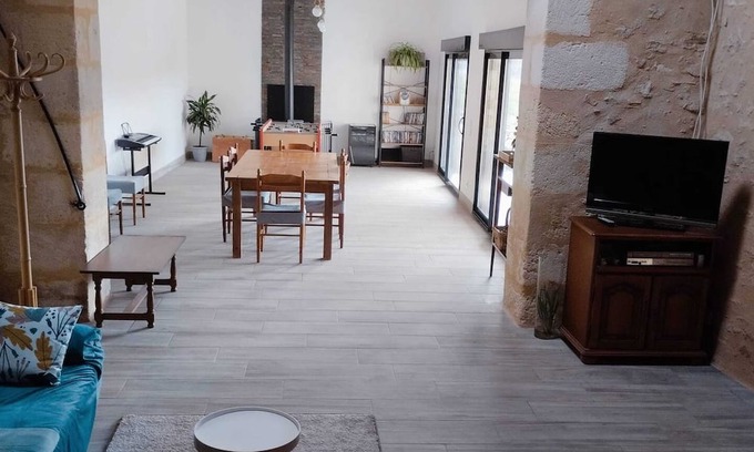 Frontenac House | Homerez - Spacious house for 6 ppl. with terrace at Frontenac