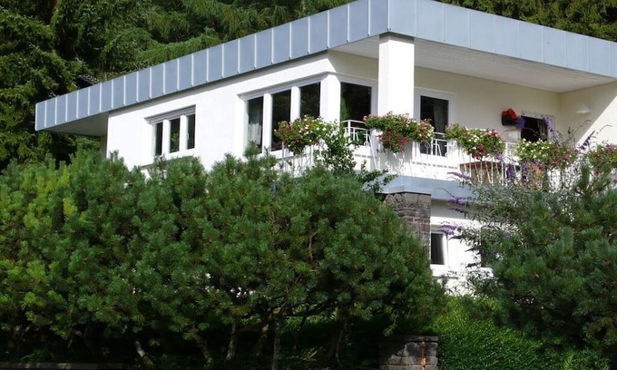 Birresborn House | Trappen Comfortable holiday residence