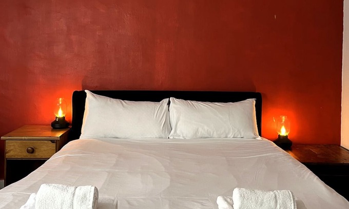 Easton House | Cottage Hideaway in Bristol with Garden