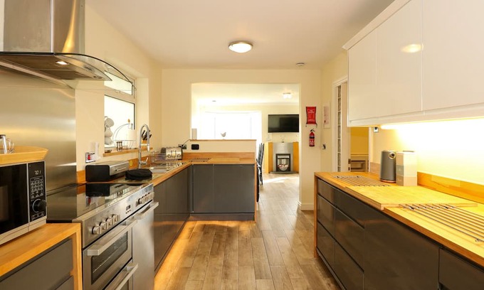 Skegness House | MARTELL COTTAGE, with a garden in Anderby Creek