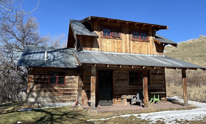 Bozeman Cabin | Jack Bean Homestead cabin 1 mile east of Bozeman.