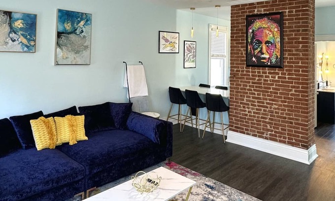 Highlands House | Brand new! Walk to all! +12 mins from Derby