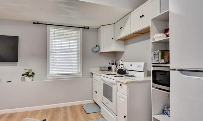 Webster Square House | Entire home with master bedroom