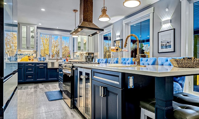 Greenwood House | Newly built luxury home on 15 acres with hot tub, firepit & gourmet kitchen