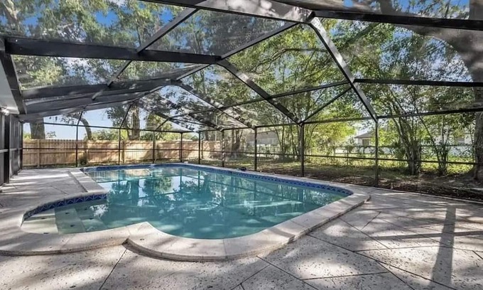 Temple Terrace House | 4/3 pool home near Busch Gardens and Casino