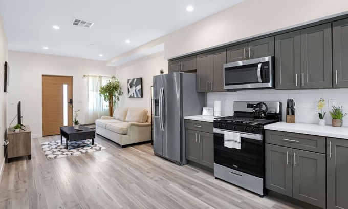 East Hollywood House | Hollywood Haven with Griffith Observatory & Hollywood Sign View