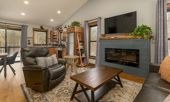 Carbondale Cabin | Retreats/Family Reunions- Stay at Tulipwood Cabins