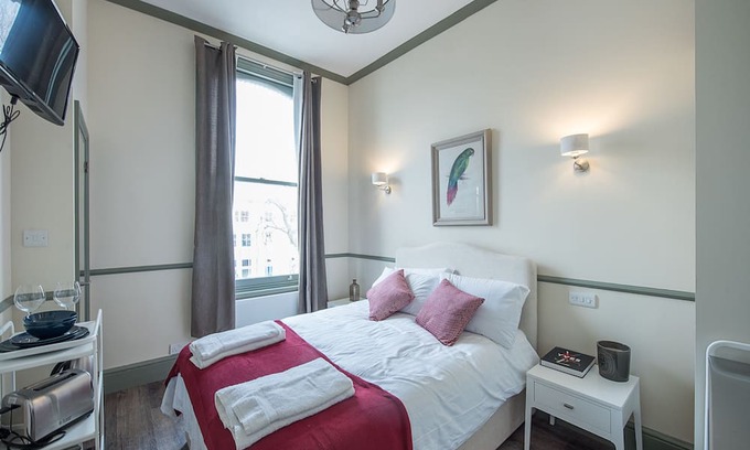 Campden Apartment | Marvellous Kensington Studio