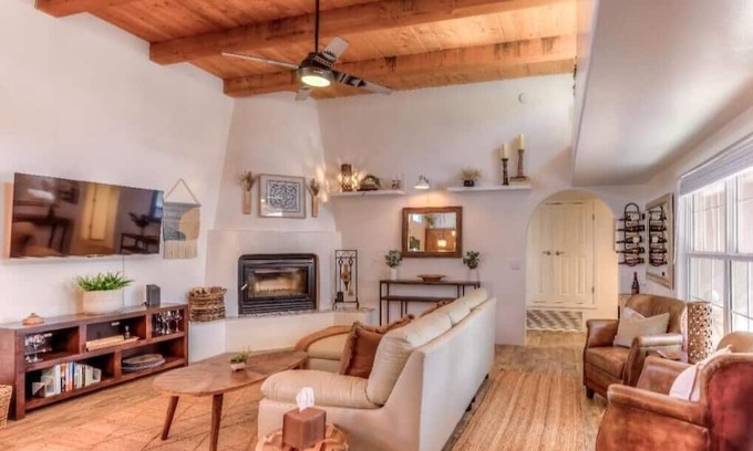 Civano House | Renewal Retreat in quaint neighborhood where comfort, style & recreation meet.