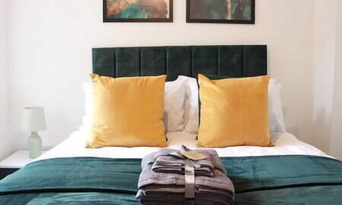 Hillsborough Apartment | Cosy 1 Bed Retreat - Free On Street Parking