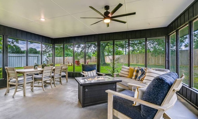 Fayetteville House | Fire Pits & S'mores|Secluded 7 miles to Round Top!