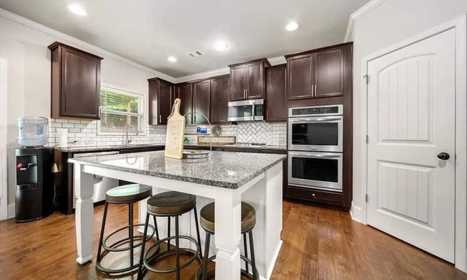 Cliftondale House | Safe & Spacious 5-bedroom house in enjoyable Atlanta with AC, WiFi, and More...