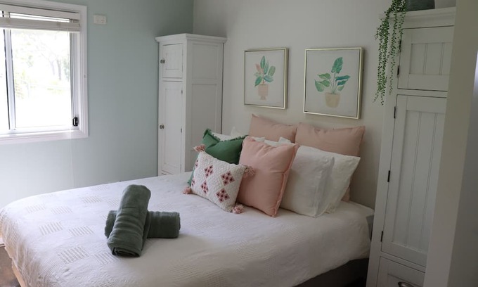 Cranley Cabin | Cosy Farm Stay. Minutes from Toowoomba Bypass