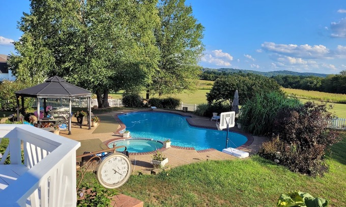 Lovettsville Apartment | Enjoy the peace of rural living!