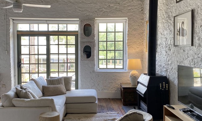 Upper Wakefield Apartment | Stunning and Spacious Loft-Style Apartment in Historic Auburn