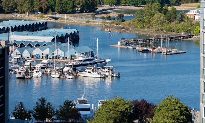 Coal Harbour Apartment | Luxury New Condo in downtown close to all amenities