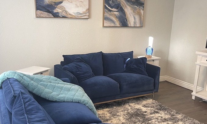 Ogden House | Stylish and centrally located two bedroom house in Ogden with AC, WiFi,