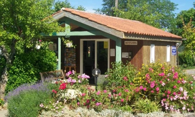 Villefranche-du-Perigord House | Mobilhome 3 étoiles - Piscine - eeeebb