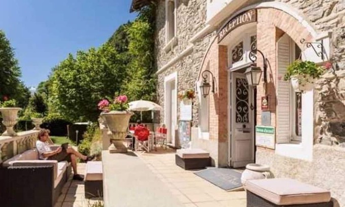 Le Bourg-d'Oisans House | Camping 4 étoiles - Parc aquatique - eeeaih