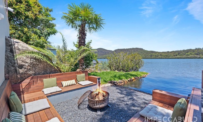 Central Coast Council House | Luxury Home On The Hawkesbury River! Private Jetty & River Acess