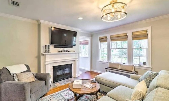 Avondale House | TwinCottage 3 bedrooms in historic Avondale - walk to shops and restaurants