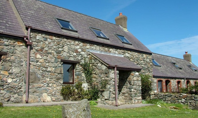 Goodwick Cottage | Rural cottage. Great for families. Fresh air. Amazing skies. Panoramic views.