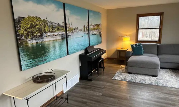 Walker House | Cozy spacious house with spectacular views of the Grand River