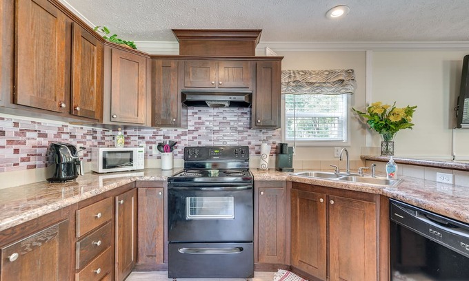 Citrus Springs House | Dunnellon Hideaway, 15 Mi to Rainbow Springs!