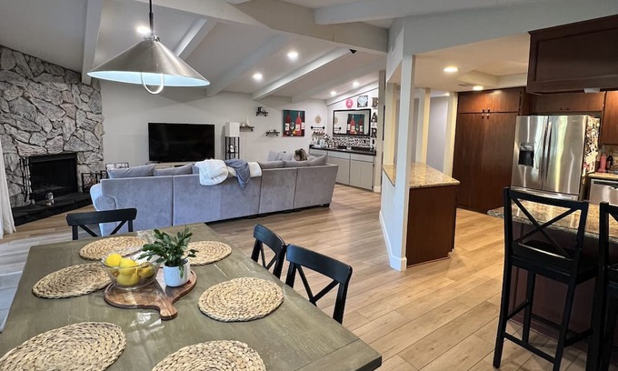 Canyon Lake House | Beautiful home on the golf course with mountain view’s, hot tub & fire pit