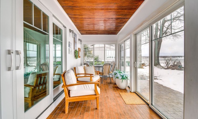 Town of Owasco Cottage | Tranquil Auburn Lakehouse w/ Sunroom & Game Room!