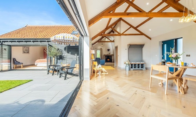 Ipswich Cottage | 1 bedroom accommodation in Henley, near Ipswich
